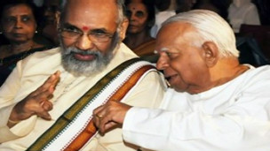 த.தே.கூட்டமைப்பின் தலைவர் சம்பந்தனுடன்  முதல்வர் விக்னேஸ்வரன்