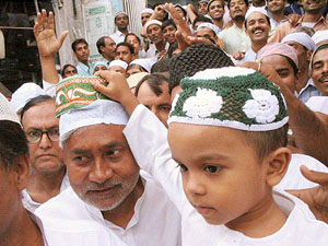 a kid offers a cap to nitish after namaaz