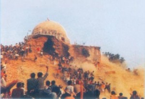 ayodhya-collapse-of-the-structure-11-300x206