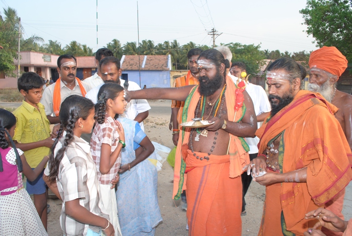 kullampalayam-children-wearing-vibhuti