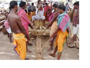 making-of-wheel-of-car-for-puri-jagannath-temple-orissa1
